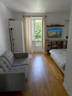 Beau studio dans une rue calme